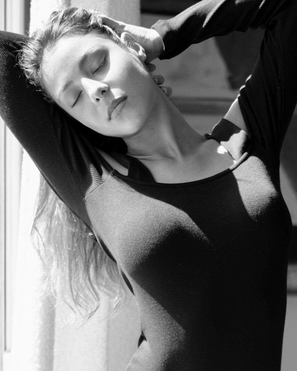 BODY_NOIR_EPAULES_NUES_MANCHES_LONGUES_SEXY_FEMININ_CONFORTABLE